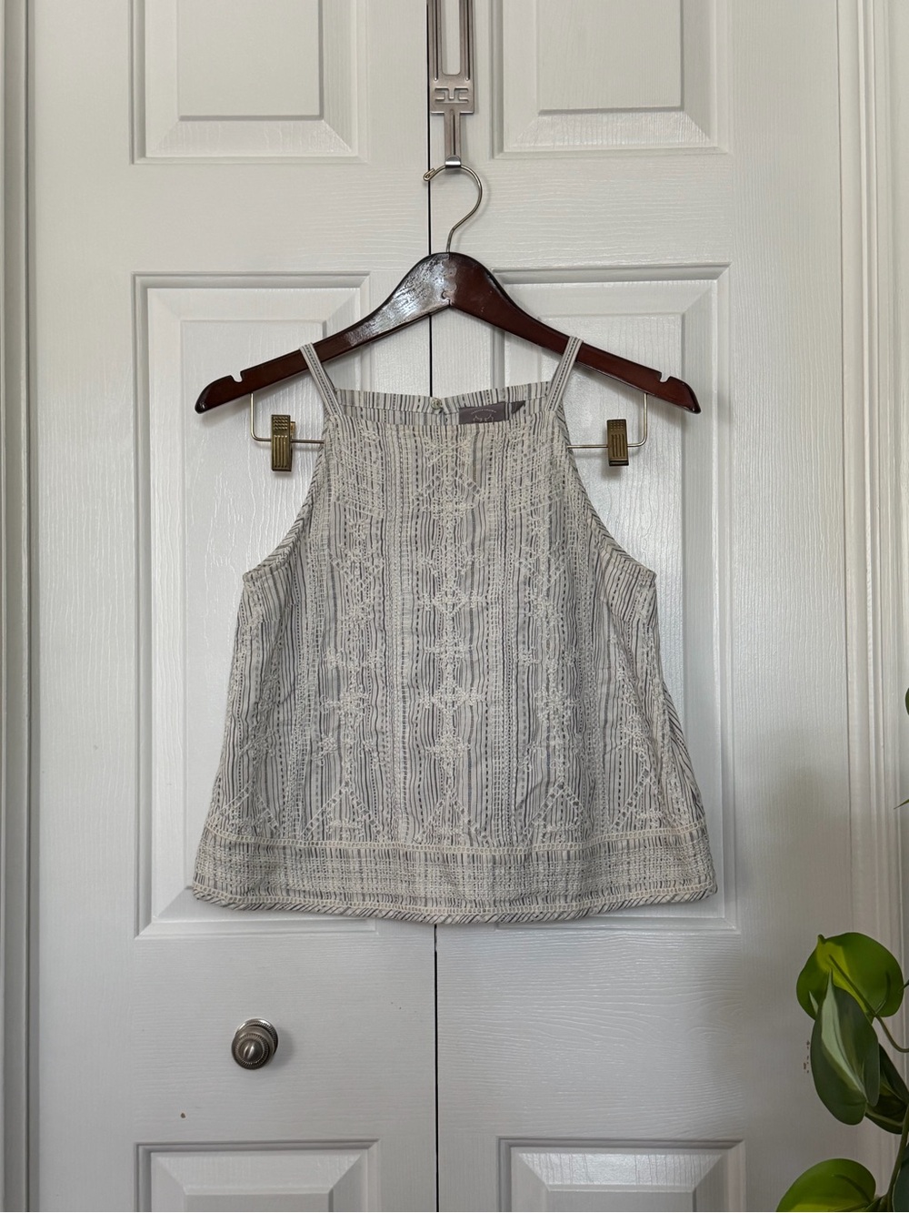 Lace-Pattern Sleeveless Tank Top - Light Gray